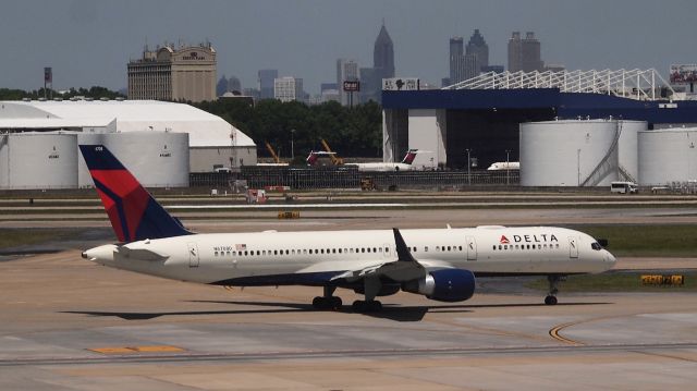 Boeing 757-200 (N6708D)