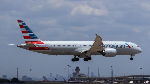 Boeing 787-9 Dreamliner (N832AA) - American Airlines 787-9 landing at DFW airport on 8/6/2022. Taken with a Canon 850D and Rokinon 135mm f/2 lens.