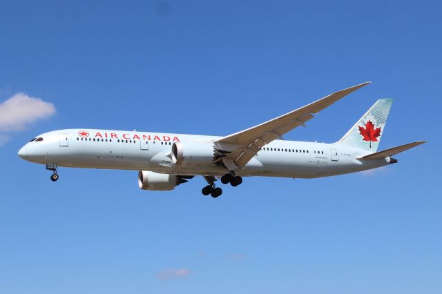 Boeing 787-9 Dreamliner (C-FPQB) - Air Canada (AC) C-FPQB B787-9 [cn35270]br /London Heathrow (LHR). Air Canada flight AC896 arriving from Vancouver (YVR). br /Taken from Myrtle Avenue Gardens, Hatton Cross (27L approach)br /br /2018 08 02br /a rel=nofollow href=http://alphayankee.smugmug.com/Airlines-and-Airliners-Portfolio/Airlines/AmericasAirlines/Air-Canada-AC/https://alphayankee.smugmug.com/Airlines-and-Airliners-Portfolio/Airlines/AmericasAirlines/Air-Canada-AC//a