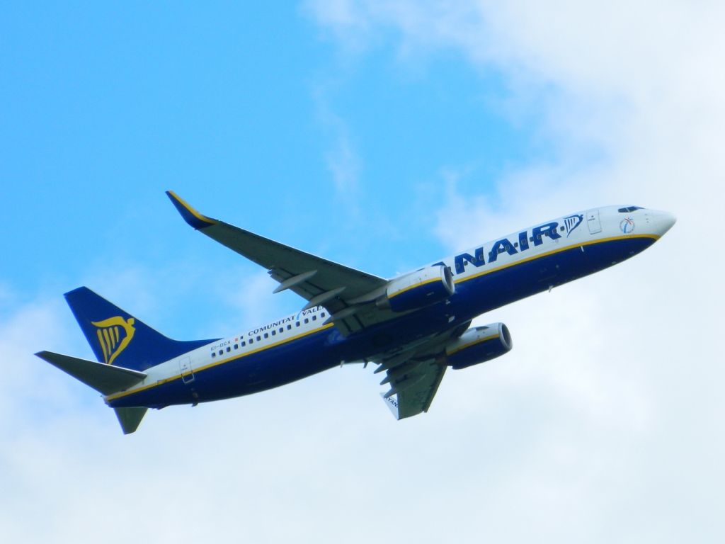 Boeing 737-800 (EI-DCX) - Taken from the Long Border Road footpath.