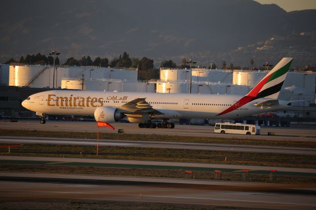 BOEING 777-300ER (A6-EGD)