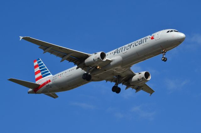 Airbus A321 (N917UY) - on final at KCLT - 10/8/18