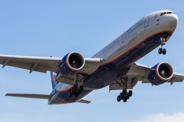 BOEING 777-300ER (VQ-BQM)