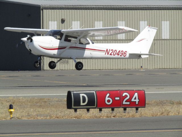 Cessna Skyhawk (N20496) - Taking off RWY 24