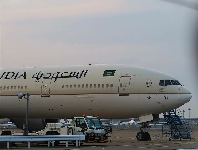 BOEING 777-300ER (HZ-AK31) - I took this picture on Nov 25, 2019.