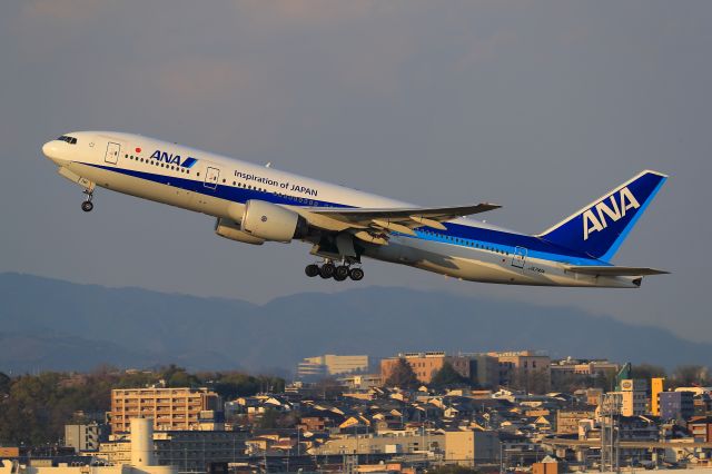 Boeing 777-200 (JA741A)