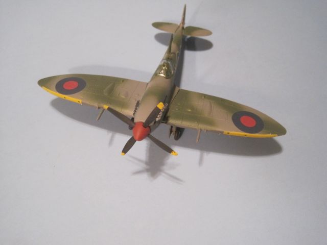 — — - 1/72 scale Supermarine Spitfire Mk IX