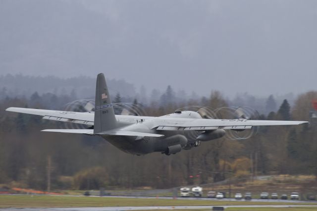 Lockheed C-130 Hercules (79-0479) - Lockheed C-130H Hercules from the   152d Airlift Wing departing Portland International Airport on a wet rainy day