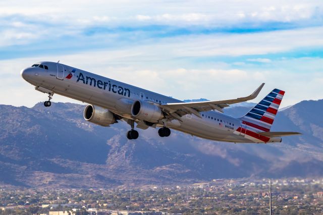 Airbus A321neo (N433AN) - American Airlines A321 neo taking off from PHX on 11/28/22. Taken with a Canon 850D and Tamron 70-200 G2 lens.