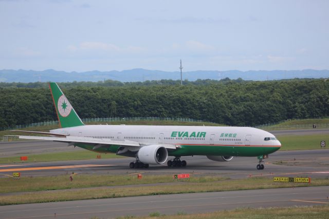 BOEING 777-300 (B-16706)