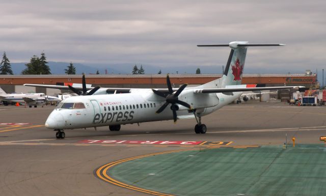 de Havilland Dash 8-400 (C-GGOK) - Air Canada Express Bombardier DHC-8-402Q Dash 8 C-GGOK in Seattle 