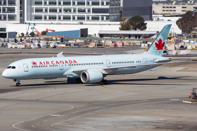 Boeing 787-9 Dreamliner (C-FNOI)