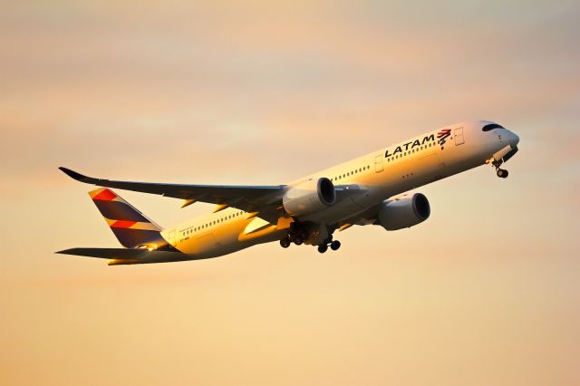 Airbus A350-900 (A7-AMB)