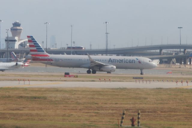 Airbus A320 (N154AA)