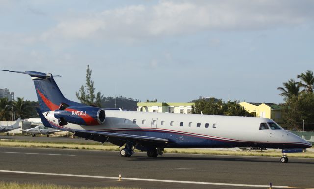 Embraer ERJ-135 (N451DJ)