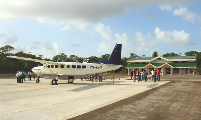 Cessna Caravan (YN-CHA) - LA COSTEÑA EN LLEGADA DE RECONOCIMIENTO AL NUEVO AEROPUERTO TURISTICO PROXIMO A INAGURARSE EN SAN JUAN DE NICARAGUA..SE LES INVITA A VISITAR...