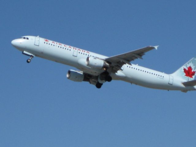 Airbus A320 (C-GJWI)