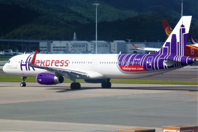 Airbus A320 (B-LEI) - TIPS:Select full-size and wait for a while for better view.