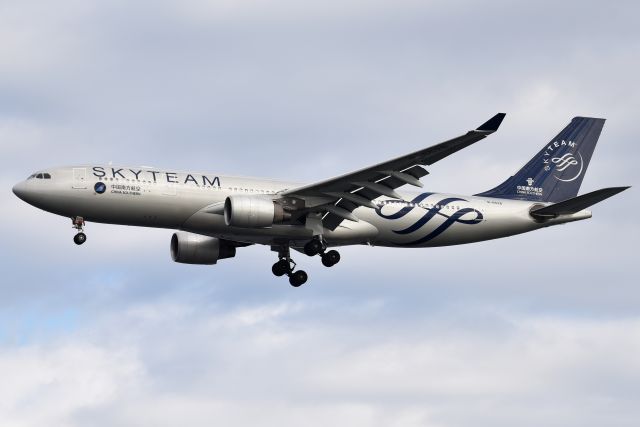 Airbus A330-200 (B-6528) - Airbus A330-223 br /cn:1202br /SKYTEAM livery