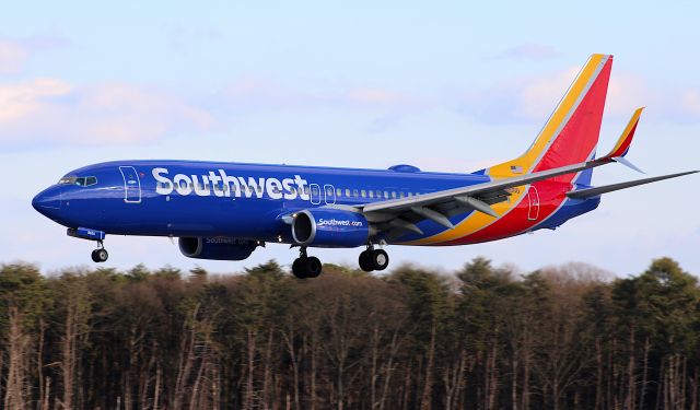 Boeing 737-800 (N8655D) - On short final for runway 33L...inbound from Ft. Lauderdale.