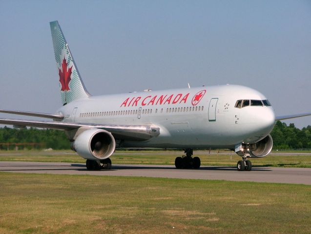 C-GDSY — - Taxiing back to the terminal after arriving from Toronto on RWY 7