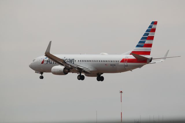 Boeing 737-800 (N805NN)