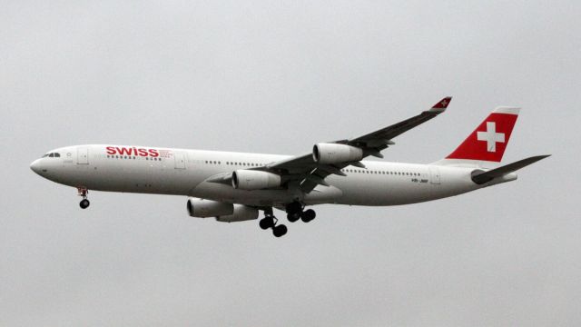 Airbus A340-300 (HB-JMF)