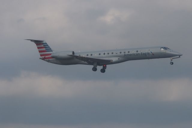 Embraer ERJ-145 (N655AE)