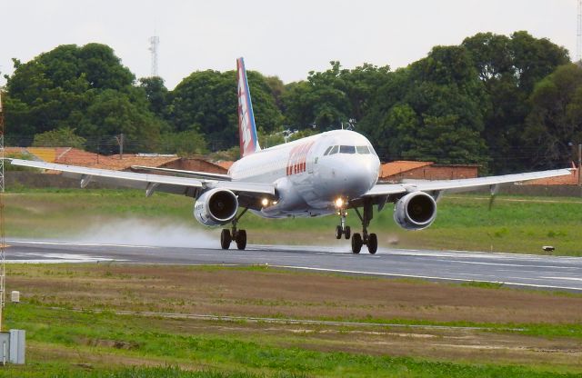 Airbus A320 (PT-MZJ)