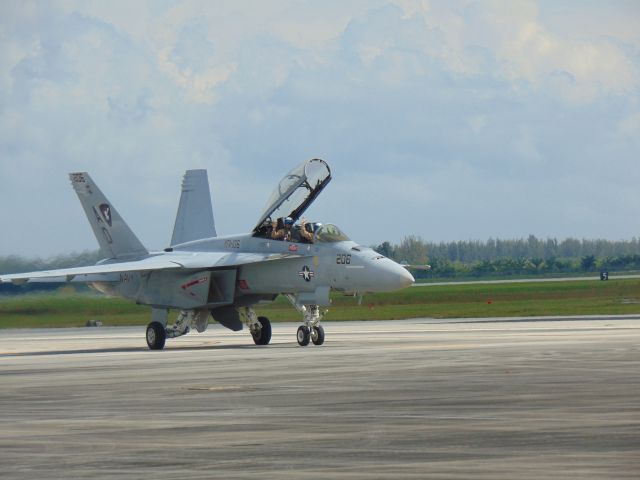 McDonnell Douglas FA-18 Hornet (NXF106) - Boeing F/A F-18 Super Hornet took in the airshow "Wings over Homestead"