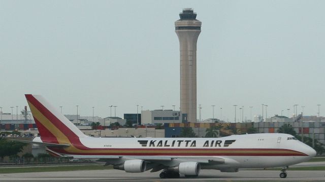 Boeing 747-200 (N782CK) - Taken from the palmetto expressway.