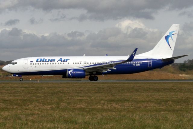 Boeing 737-800 (YR-BMM) - Departing rwy 26 on 29-Mar-18 operating flight BMS132 to LROP.