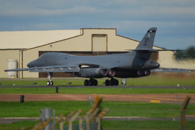 AF85087 — - A B1B RETURNING TO FAIRFORD