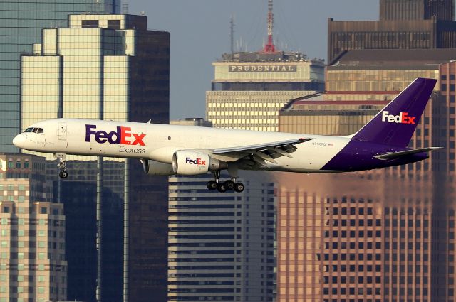 Boeing 757-200 (N998FD) - FDX 1473 arriving from Memphis