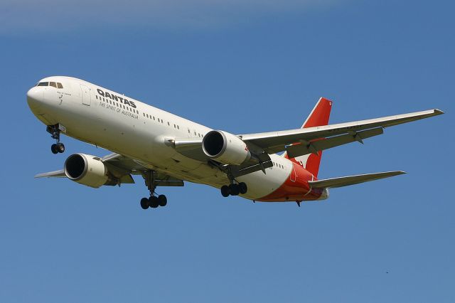 BOEING 767-300 (VH-OGF)