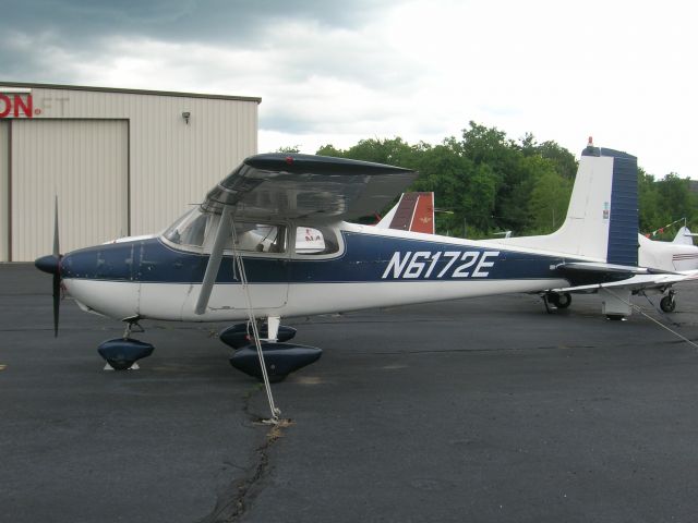 Cessna Skyhawk (N6172E)