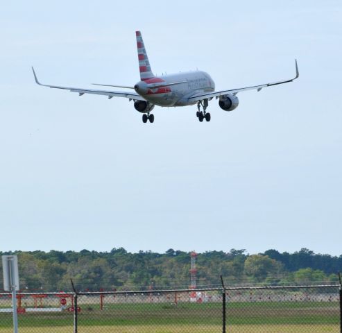 Airbus A319 (N9011P)