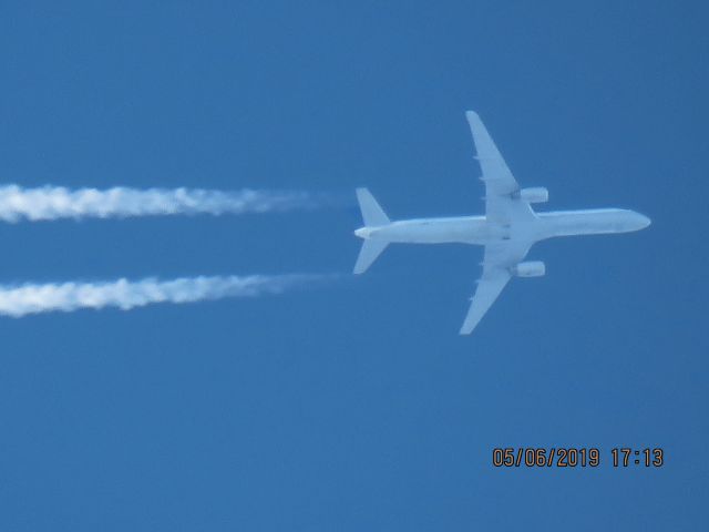 Boeing 757-200 (N13138)