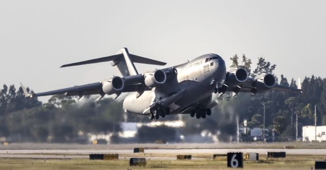 Boeing Globemaster III (N99206)