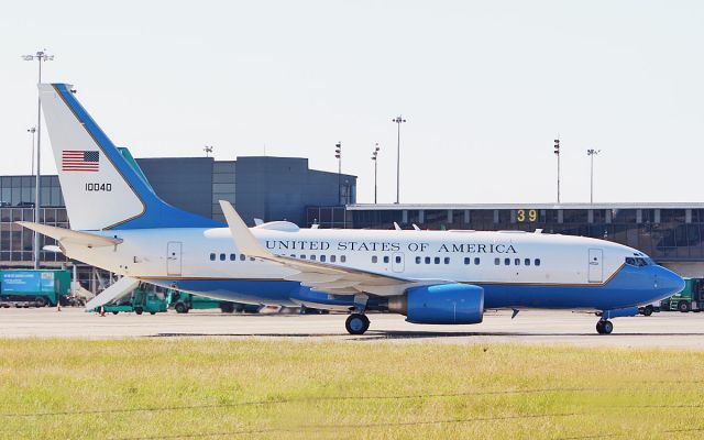 Boeing 737-700 (01-0040) - sam596 usaf c-40b 01-0040 arriving in shannon 28/6/18.