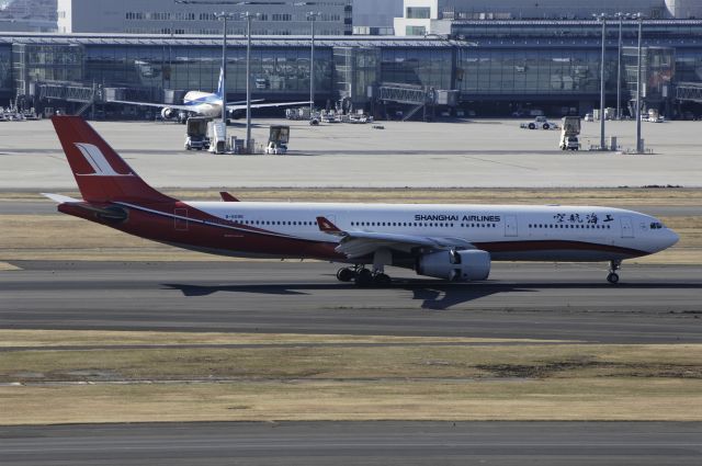 Airbus A330-300 (B-6096) - Landing at Haneda Intl Airport Rwy34L on 2014/01/14