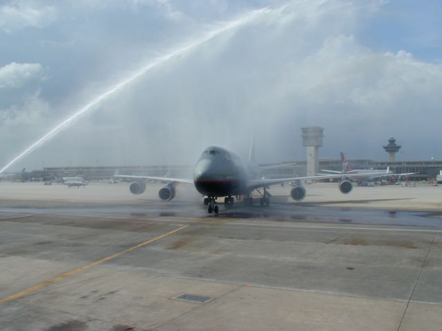 Boeing 747-400 — - UAL Retirement flight of Capt. Thor Solberg (August 2003)