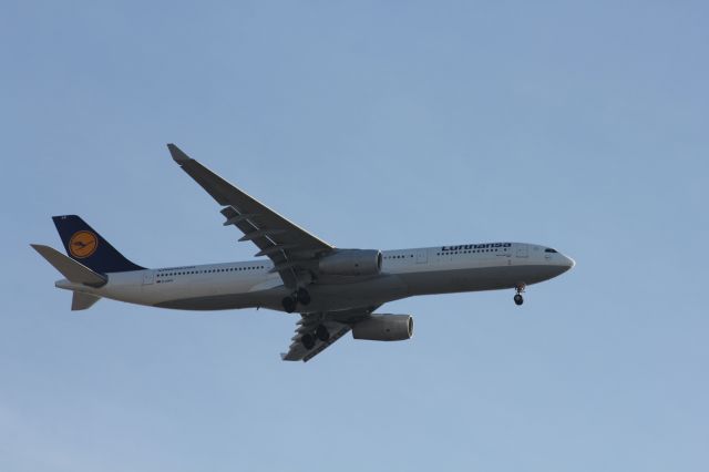 Airbus A330-300 (D-AIKK)