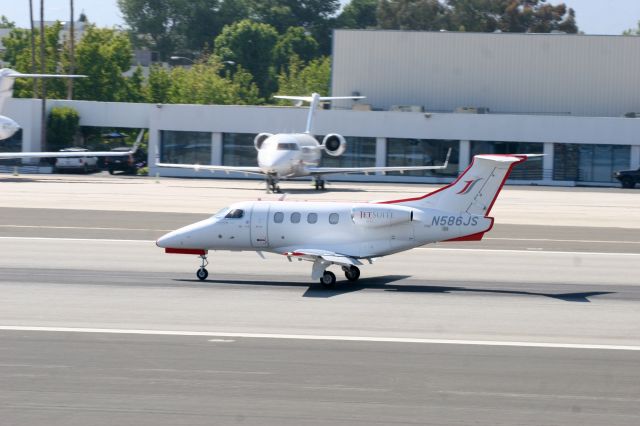 Embraer Phenom 100 (N586JS)