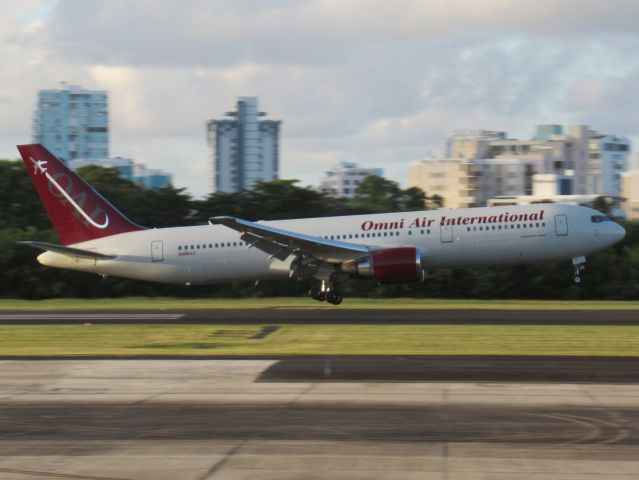 BOEING 767-300 (N468AX)