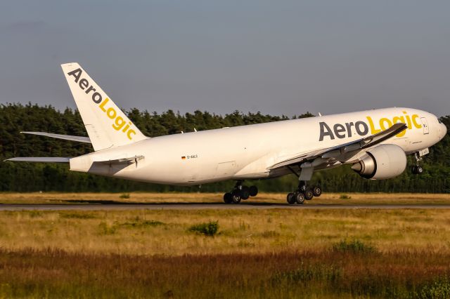 Boeing 777-200 (D-AALC) - D-AALC AeroLogic Boeing 777-FZN departing on Rwy18 to Leipzig (LEJ/EDDP) @ Frankfurt Rhein-Main International (FRA / EDDF) / 18.07.2016