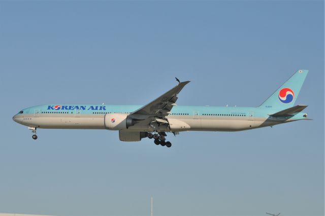 BOEING 777-300 (HL8218)