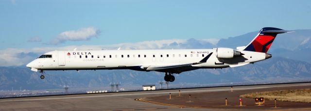 Canadair Regional Jet CRJ-900 (N314PQ) - Landing on 16L.