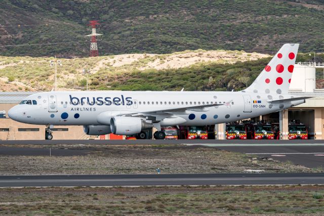 Airbus A320 (OO-SNH)