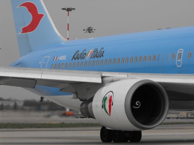 BOEING 767-300 (I-NDDL)